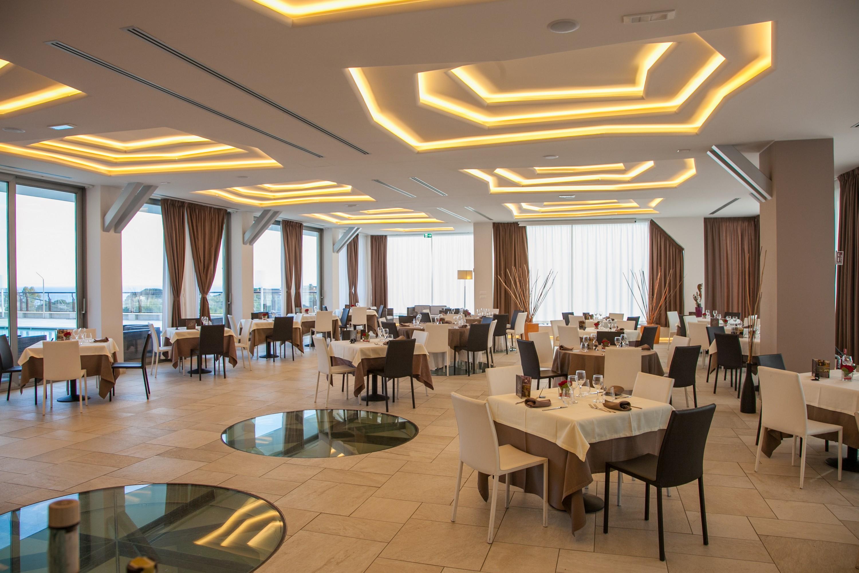 4 Hotel