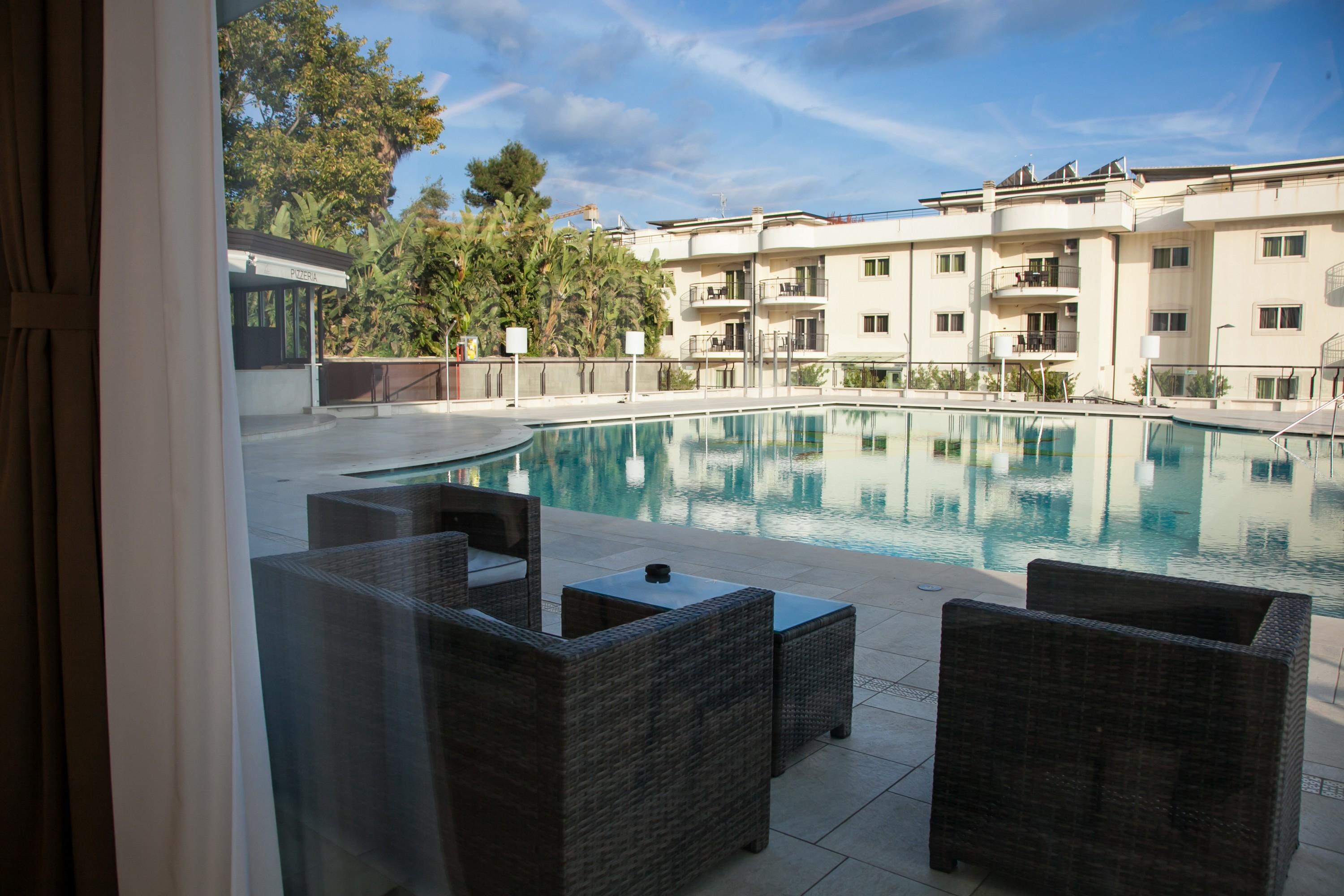4 Hotel 4*