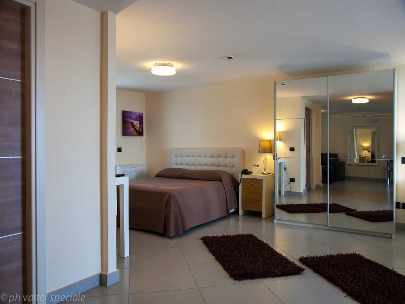 4 Hotel