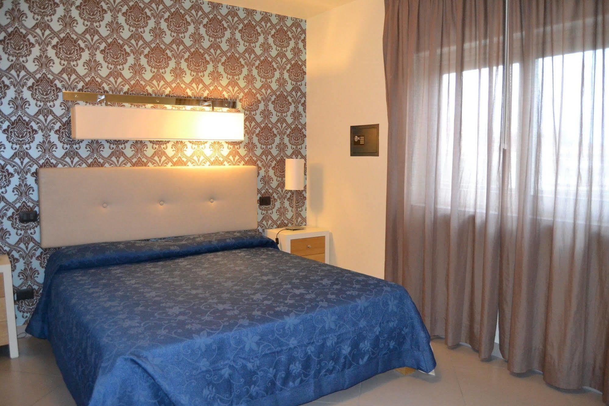 4 Hotel