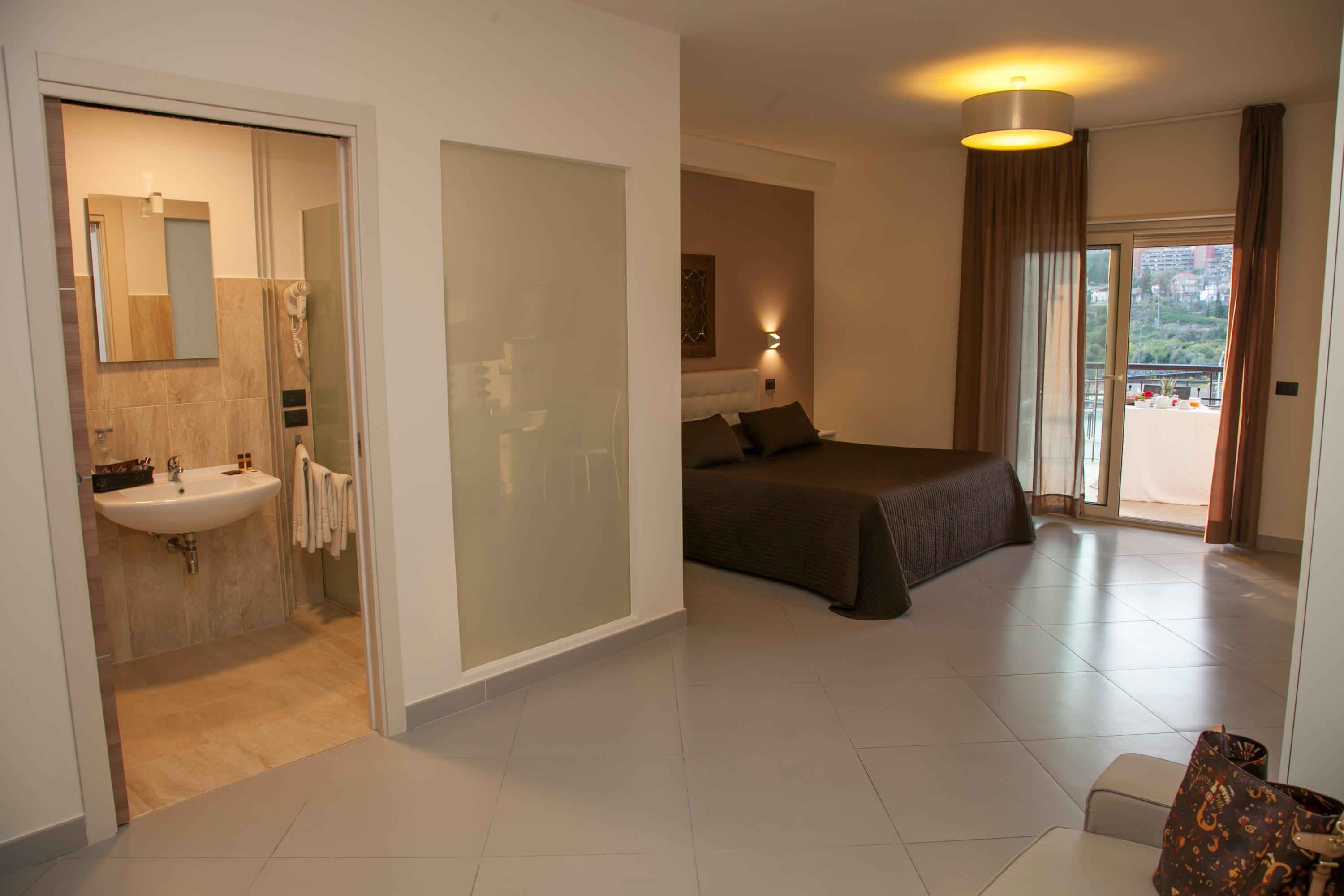 Hotel 4